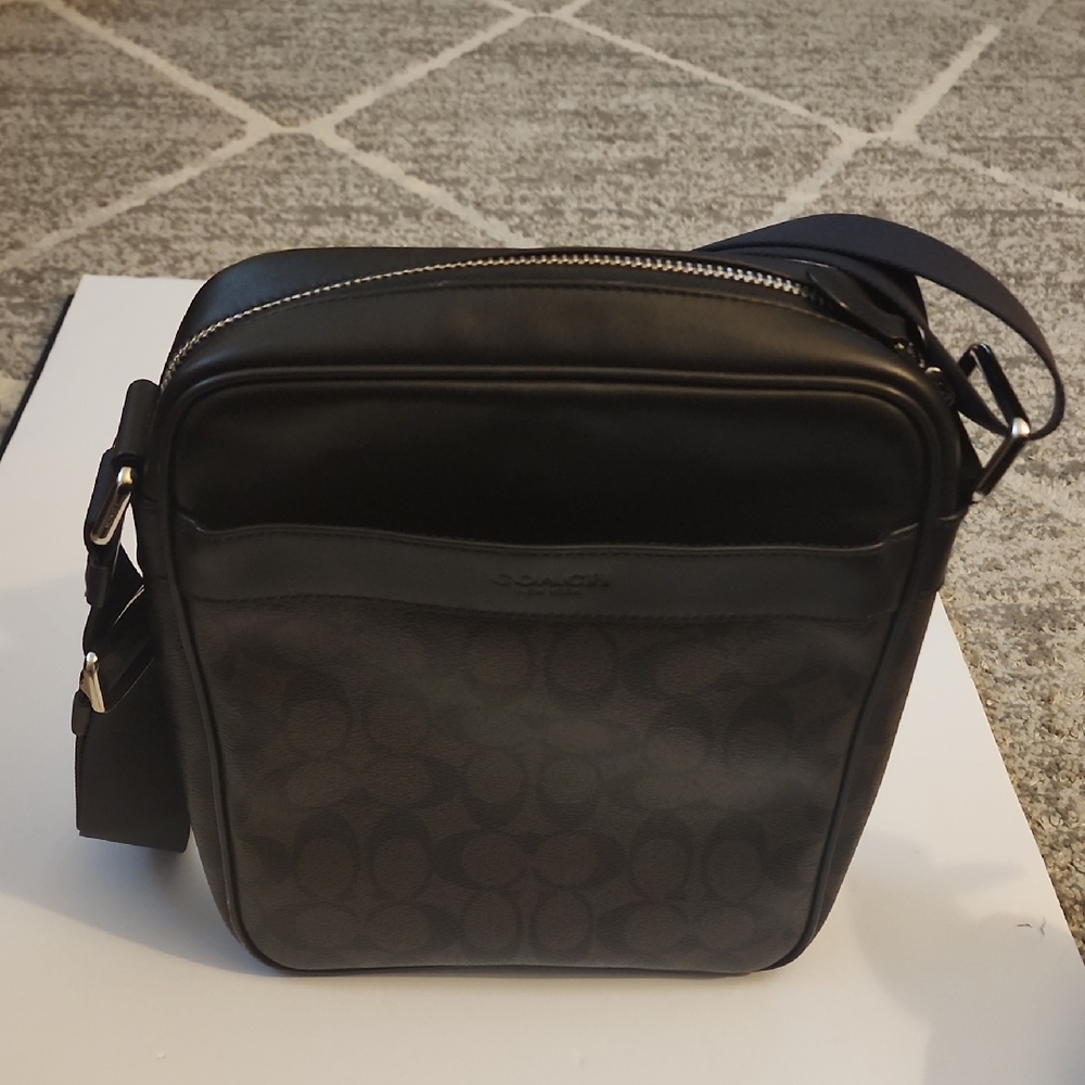 Coach Top Zip Messenger Black and Gray Messenger Bag.